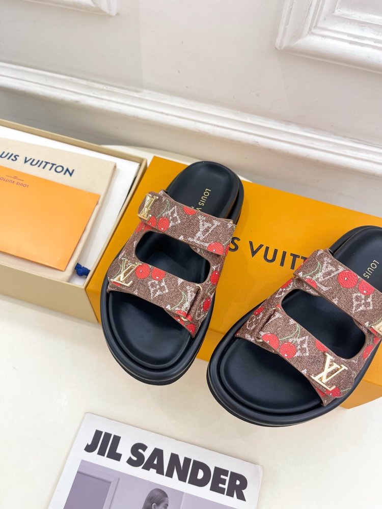 Шльопанці жіночі фото 6