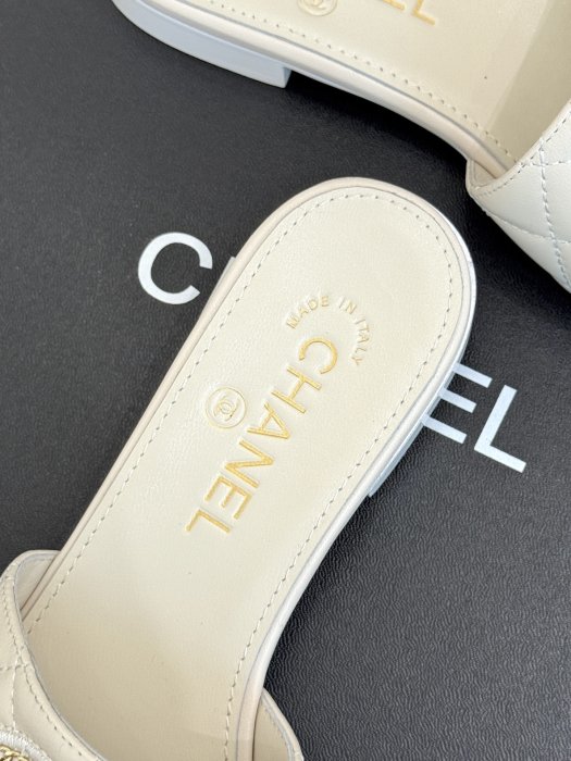 Шлепанцы женские фото 8