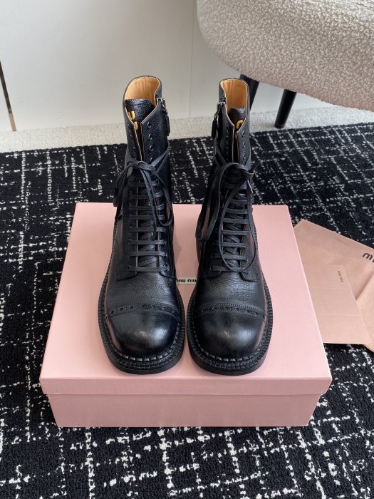 Boots women's