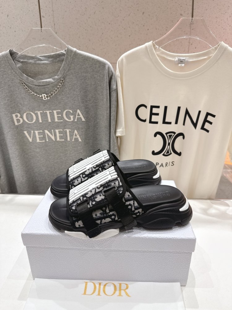 Шльопанці жіночі фото 3