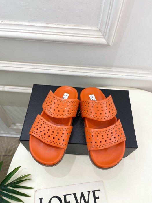 Шлепанцы женские