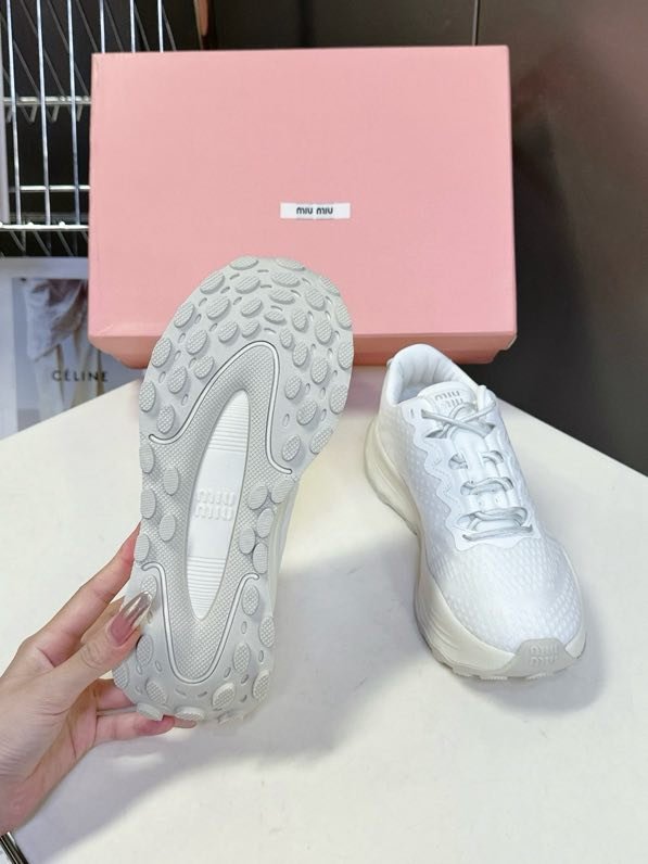 Кроссовки женские фото 2