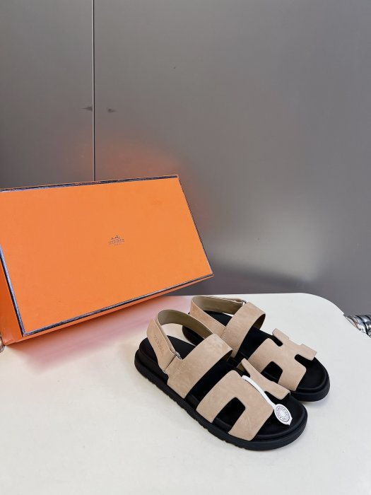 Сандалі жіночі фото 2