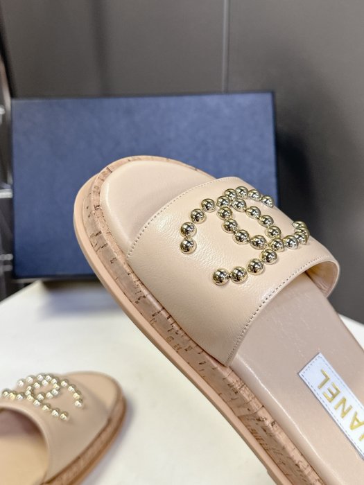 Шлепанцы женские фото 7