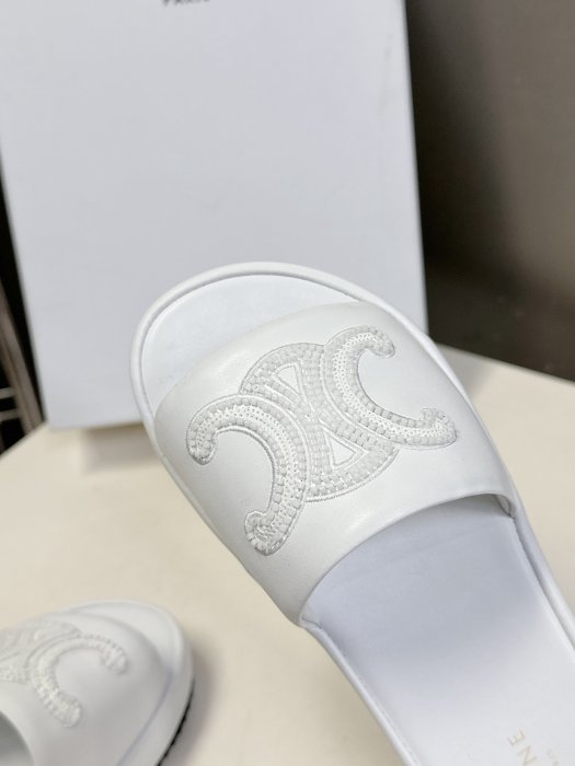 Шлепанцы женские фото 7