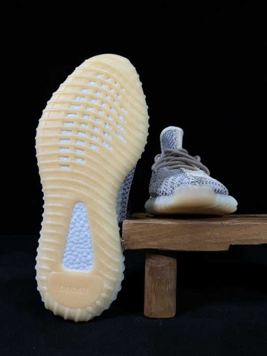 Кросівки Yeezy 350V2 фото 3