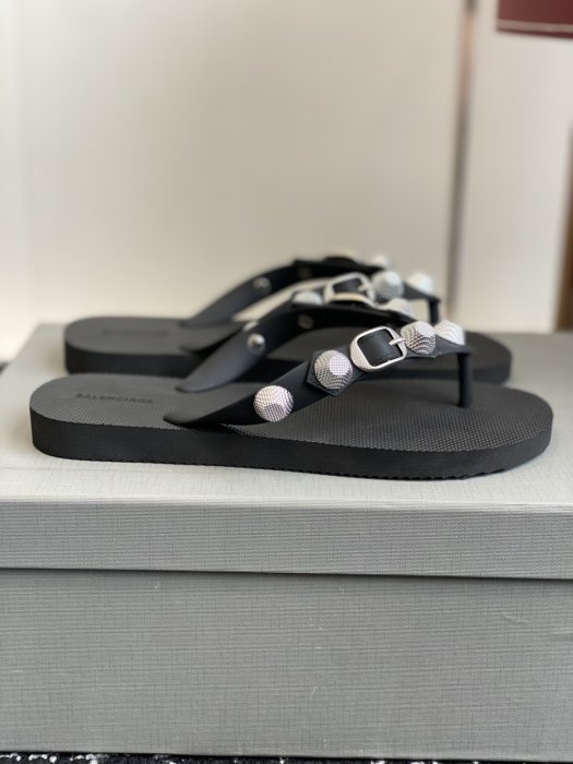 Шлепанцы женские фото 2