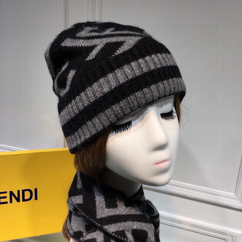 Комплект зимний шапка, перчатки. шарф шерстяные фото 9