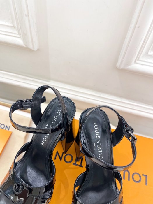 Босоножки фото 7