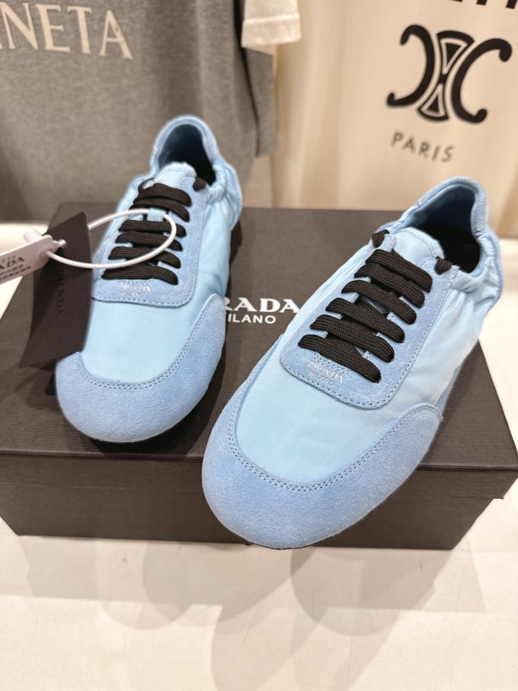 Кросівки жіночі фото 4