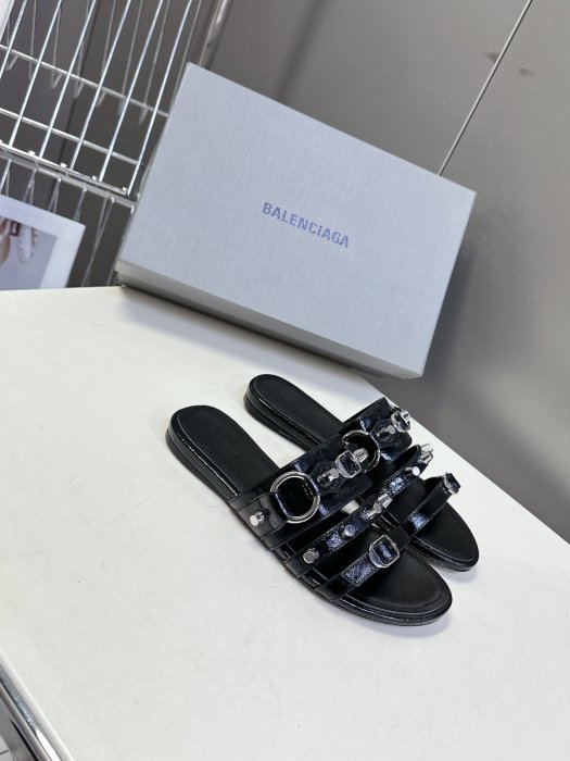 Шльопанці жіночі фото 2