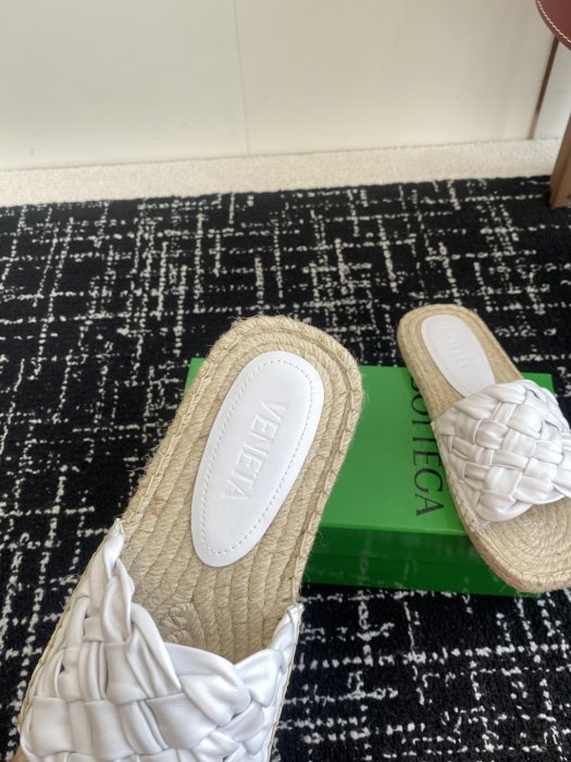 Шлепанцы женские фото 8