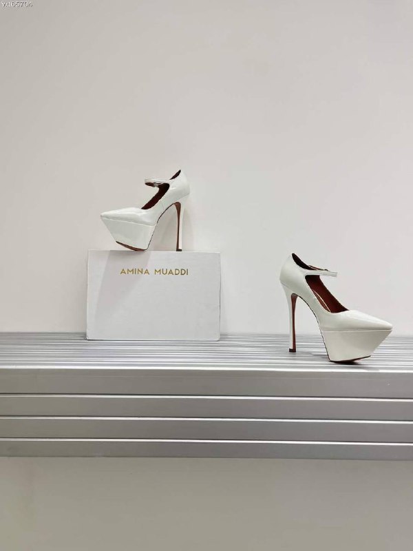 Stylish women's shoes on stud white фото 2