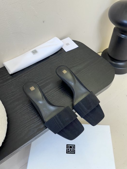 Шльопанці жіночі