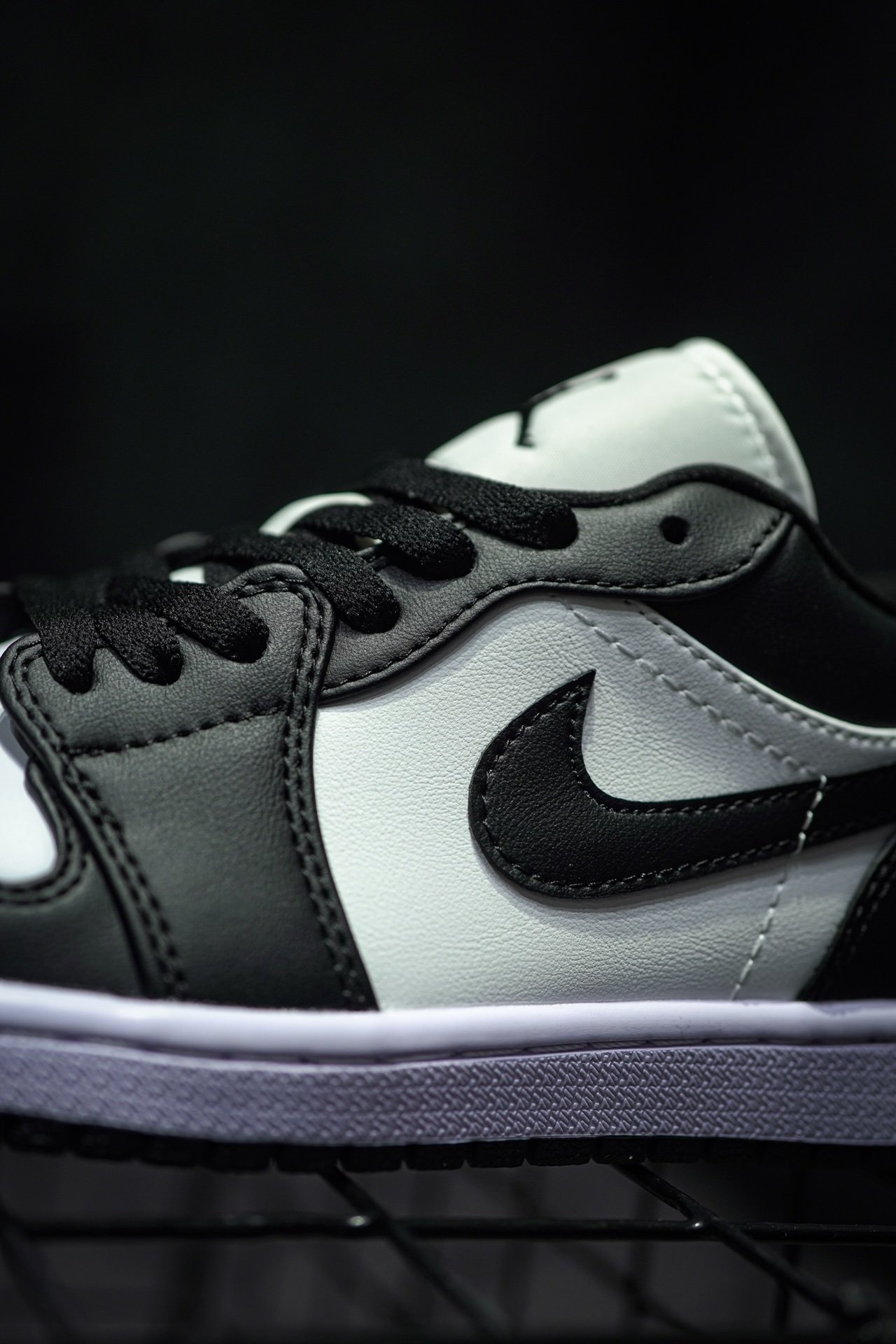 Sneakers Air Jordan 1 Low Panda DC0774-101 фото 6