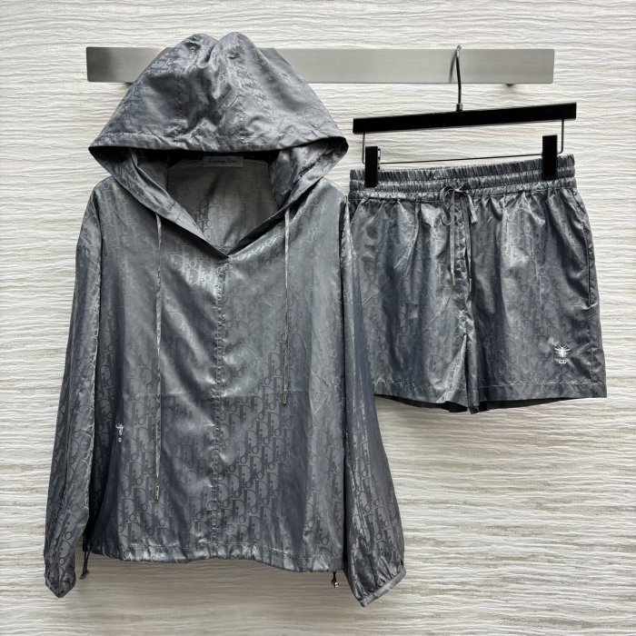 Костюм жіночий