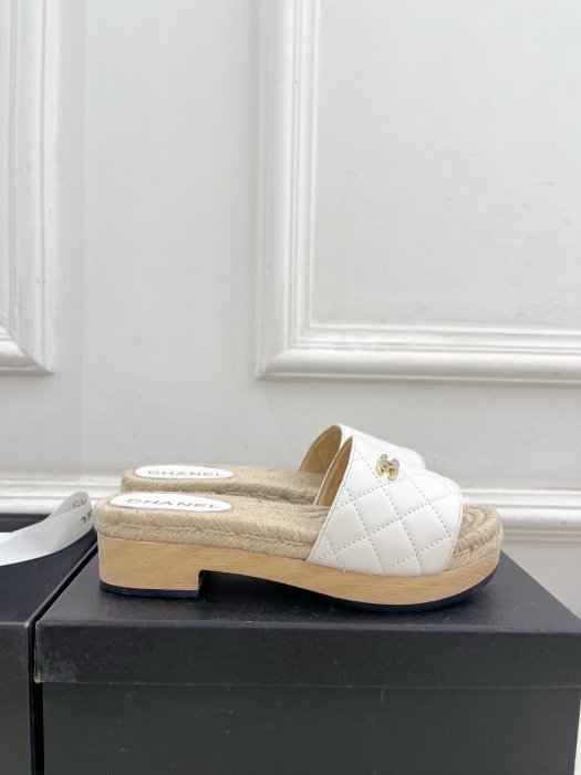 Шлепанцы женские фото 4