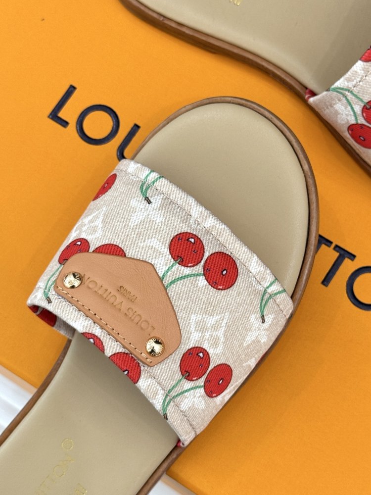 Шлепанцы женские фото 7