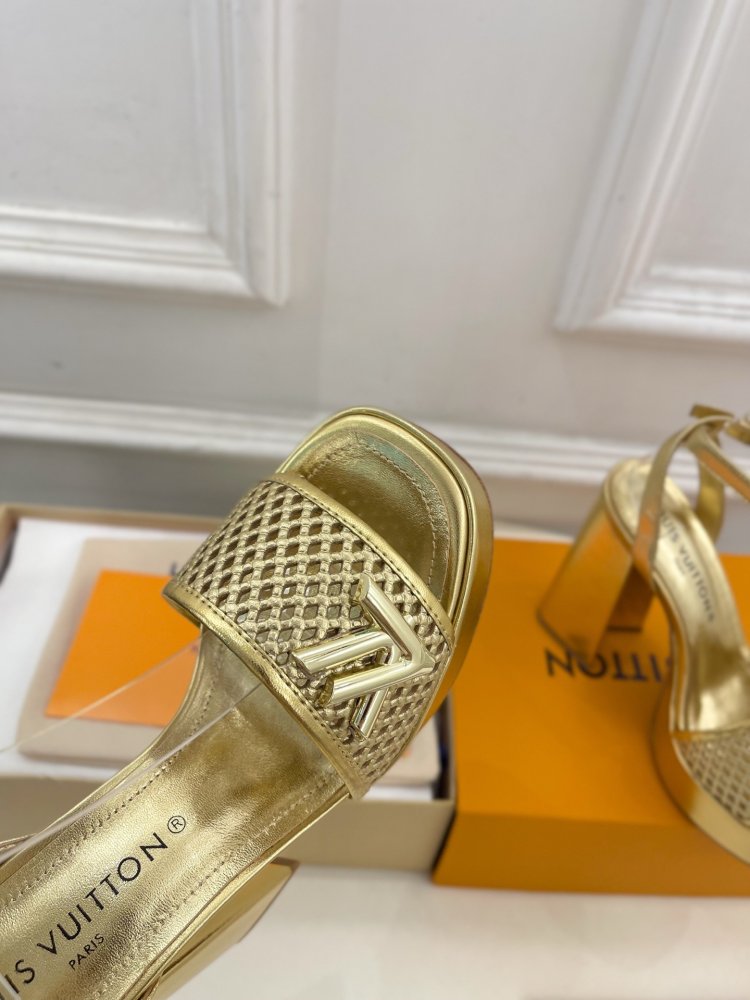 Босоножки фото 6