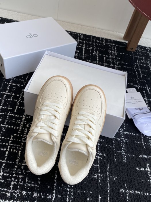 Кроссовки женские фото 4