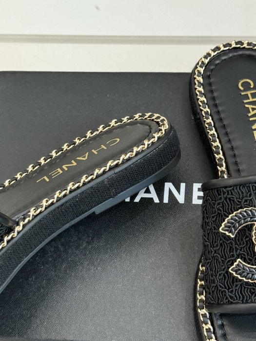 Шлепанцы женские фото 6