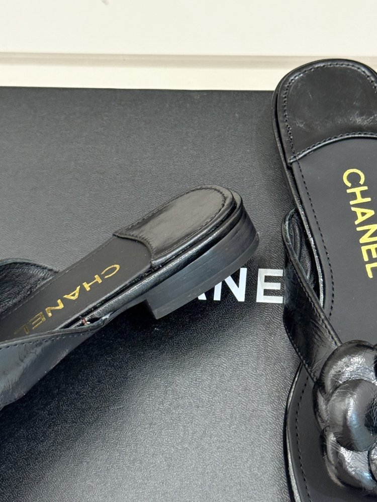 Шлепанцы женские фото 6