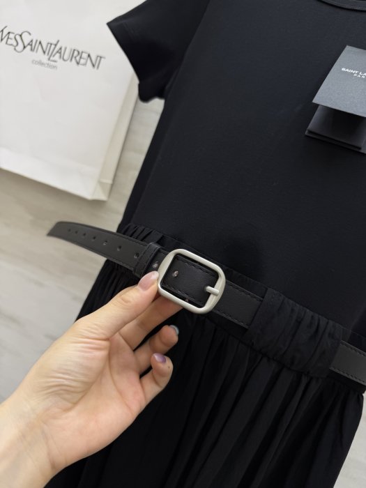 Плаття, Сукня середньої довжини з короткими рукавами і поясом фото 4