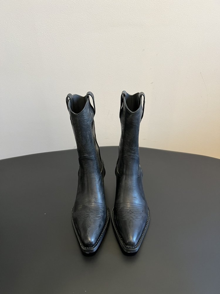 Чоботи жіночі