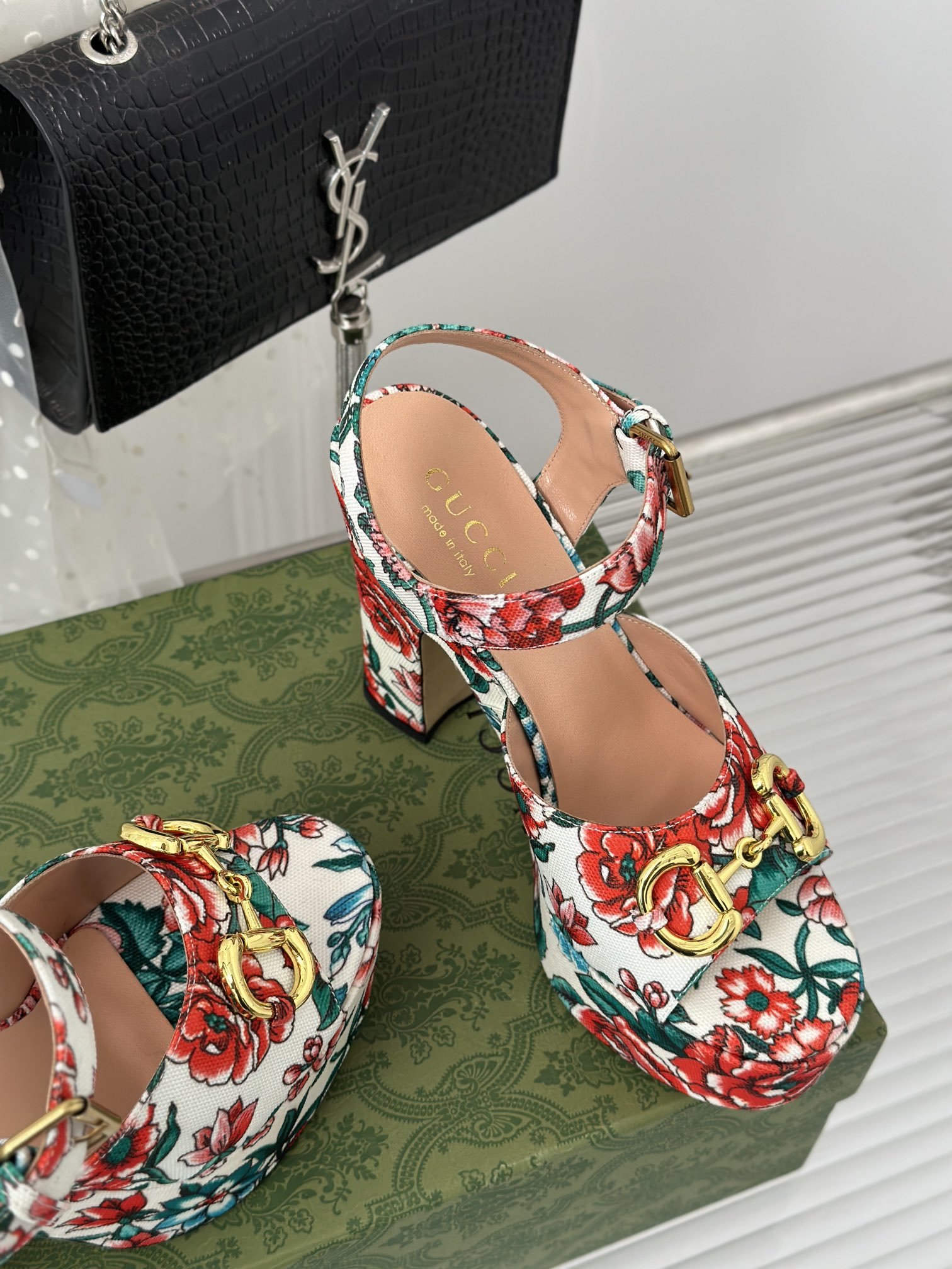 Sandals from flower print on high heel фото 5