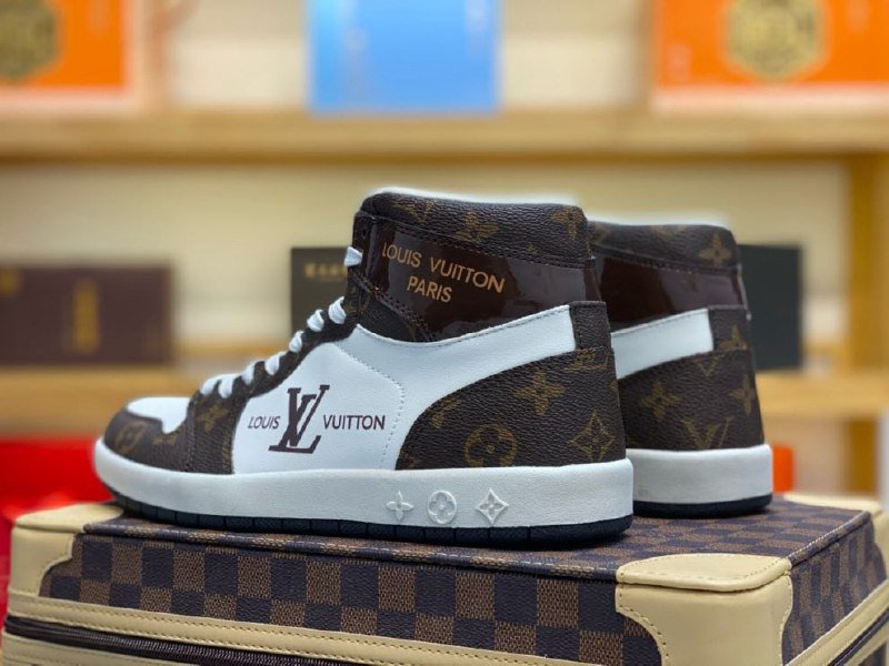 Sneakers Louis Vuitton x Air Jordan 1 Pinnacle фото 3