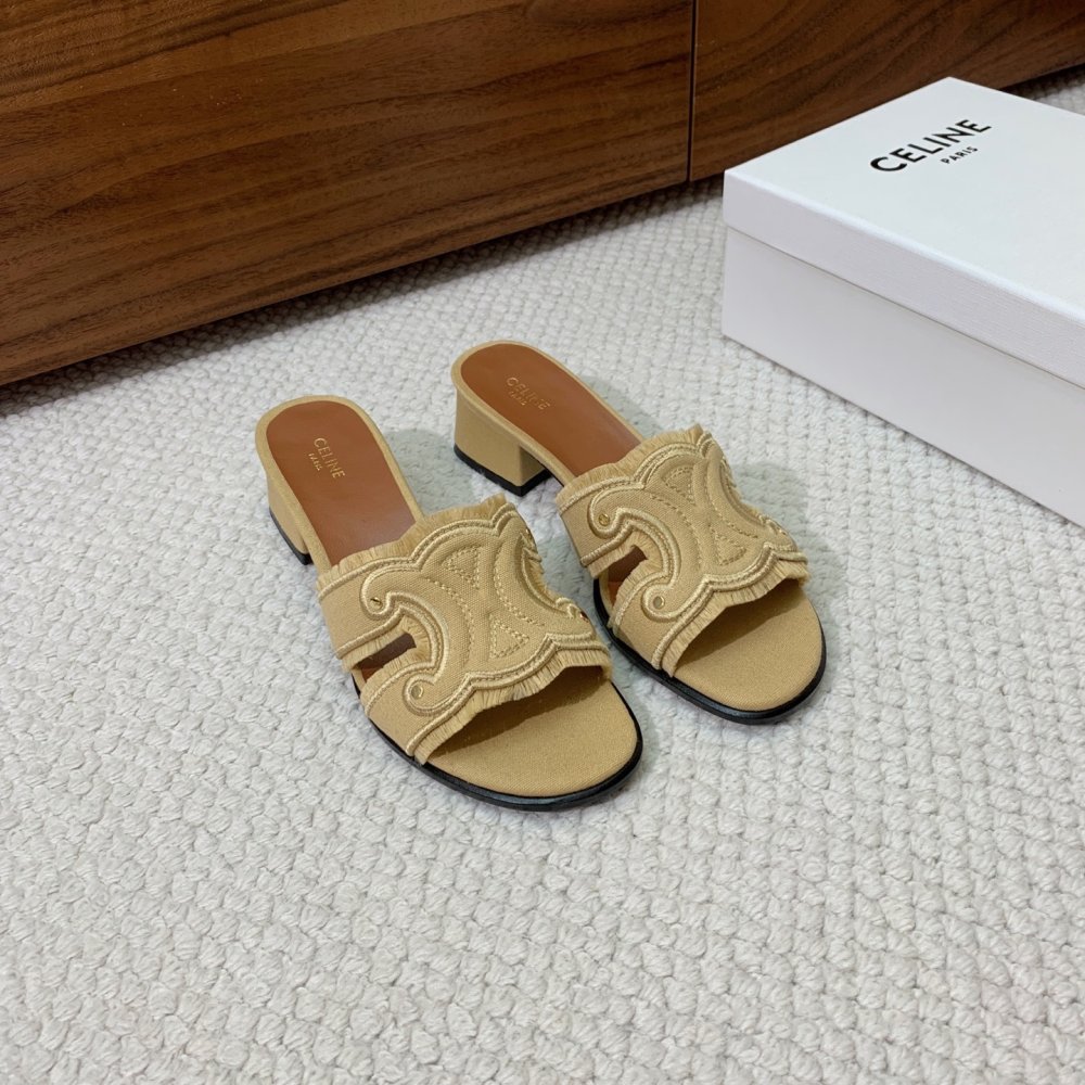 Шлепанцы женские фото 5