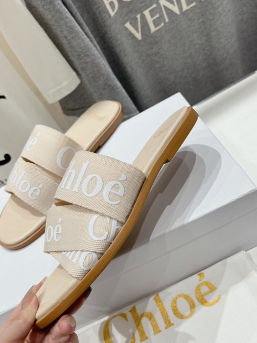 Шльопанці жіночі фото 8