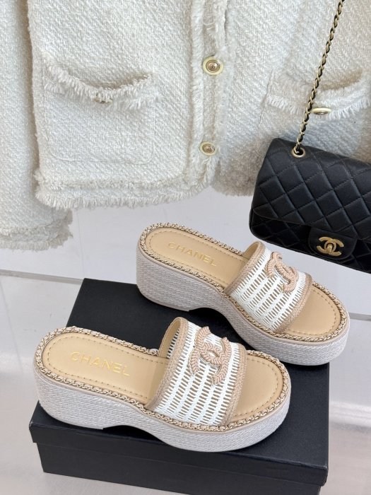 Шлепанцы женские фото 3