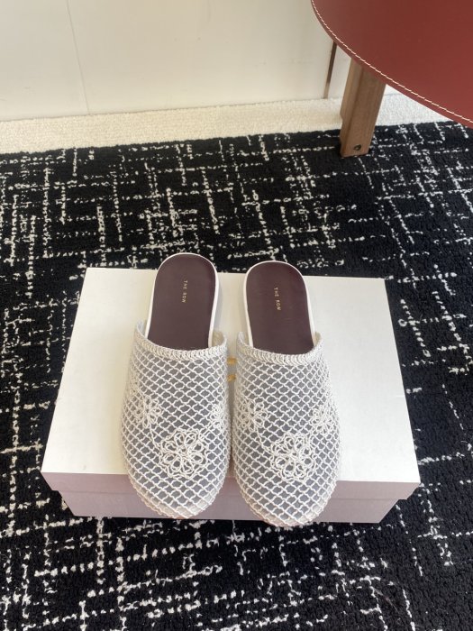 Шлепанцы женские