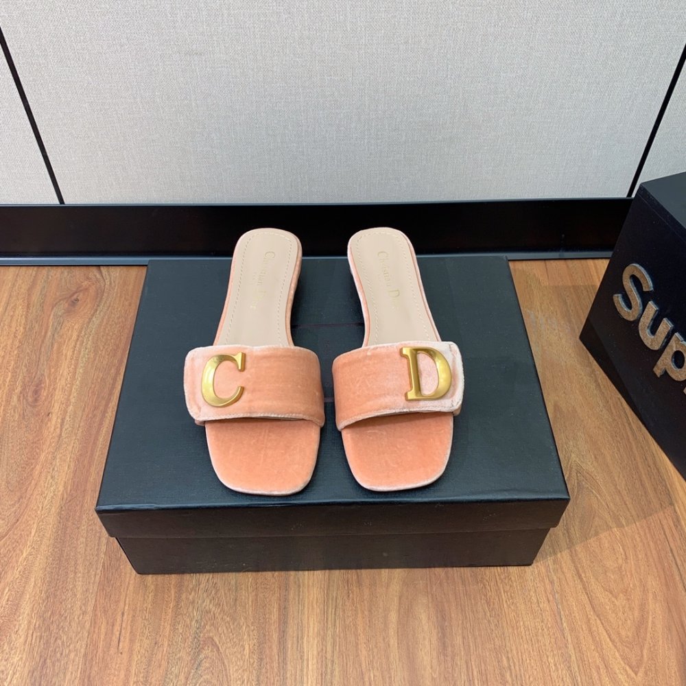 Шлепанцы женские фото 3