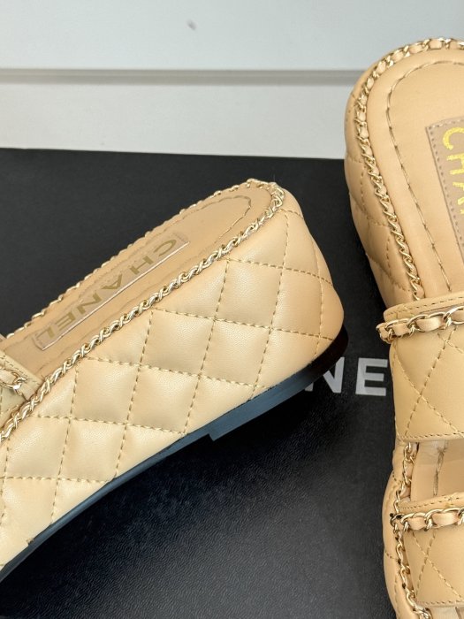 Шлепанцы женские фото 6