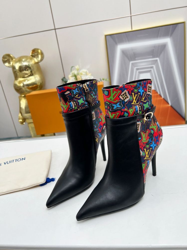 Ankle boots on stud фото 2
