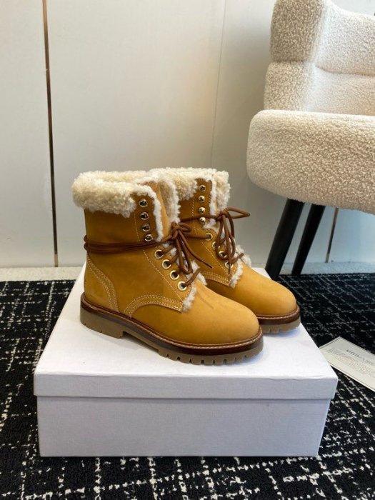 Boots women's on fur