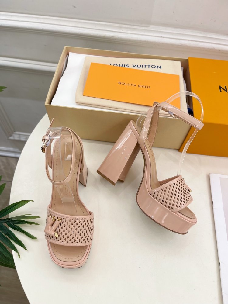 Босоножки фото 4