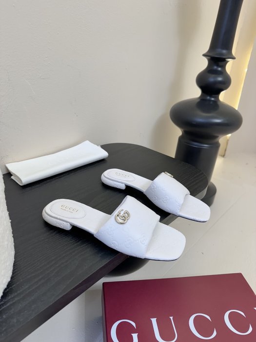 Шлепанцы фото 2