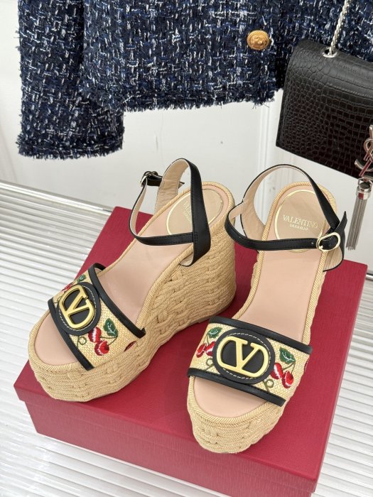 Босоножки фото 2