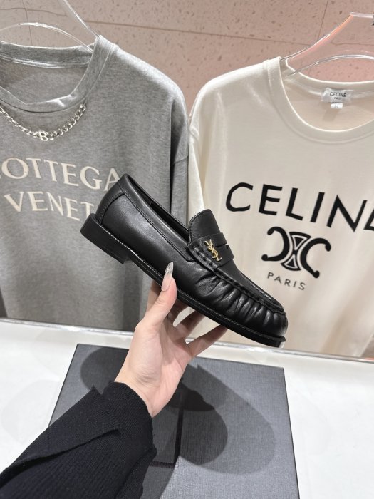 Лоферы кожаные женские фото 5