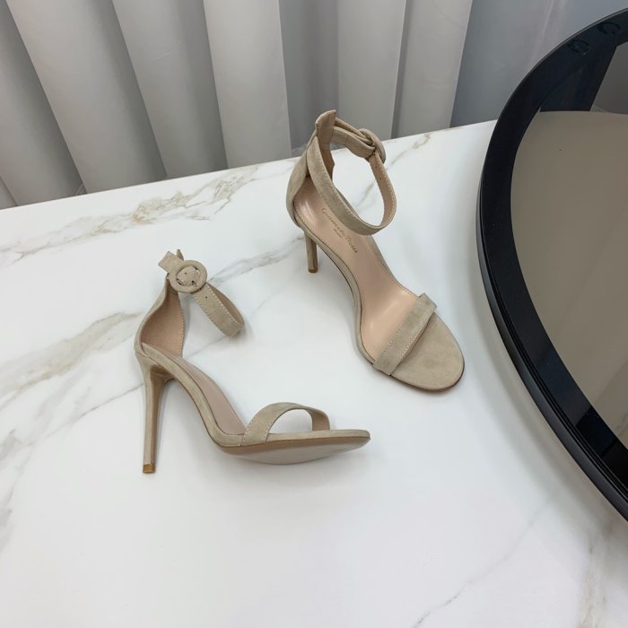 Босоножки фото 3