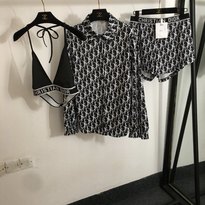 Костюм жіночий