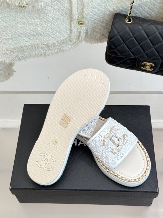 Шлепанцы женские фото 9