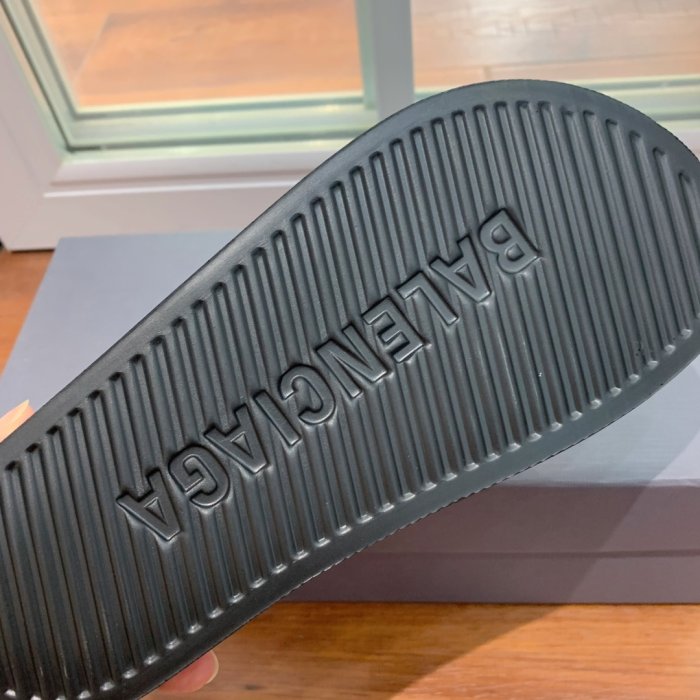 Шлепанцы фото 9