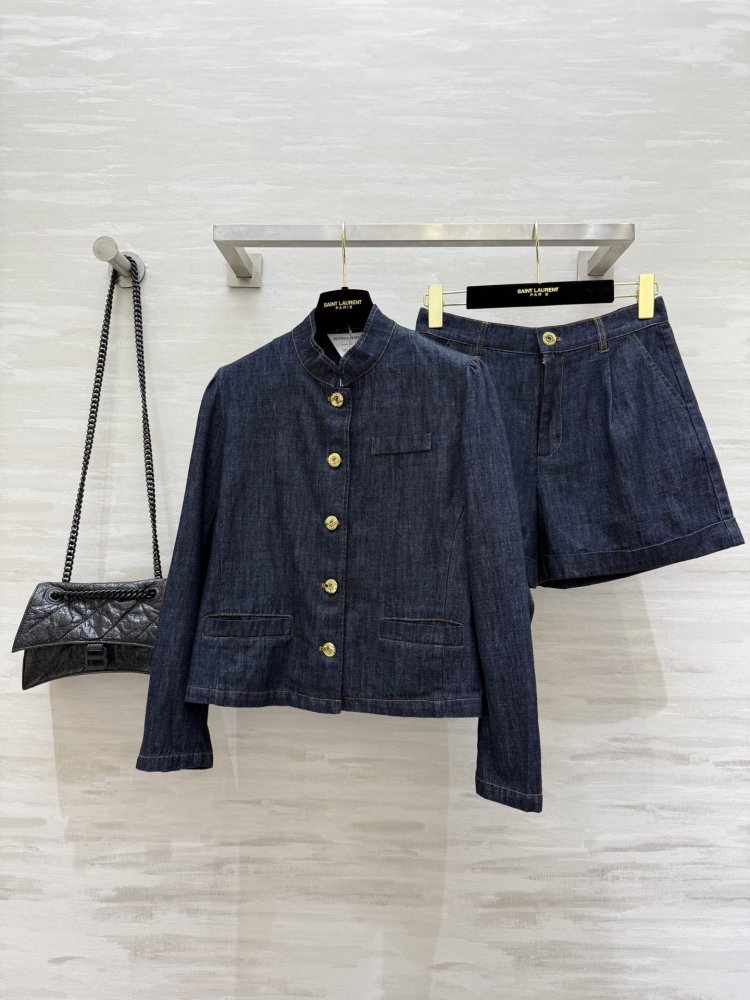 Костюм женский