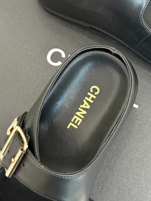 Шлепанцы женские фото 8