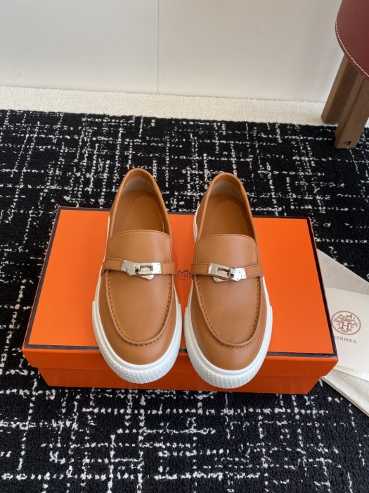 Лоферы кожаные женские