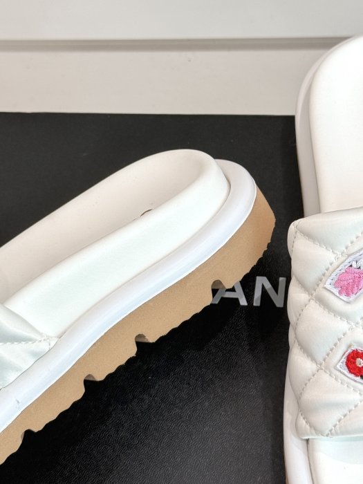 Шлепанцы фото 6